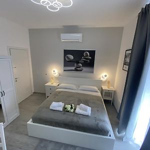Zimmer mit Kingsize-Bett